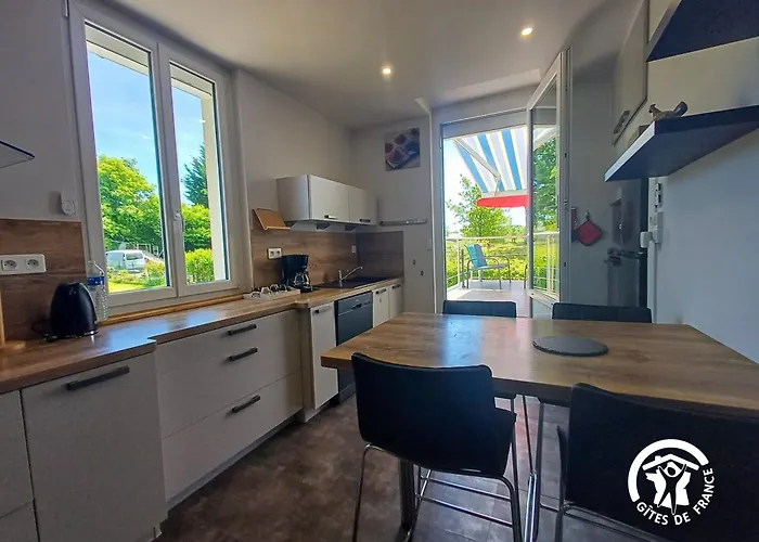 La Maison D'à Côté Hébergement de vacances Taussac